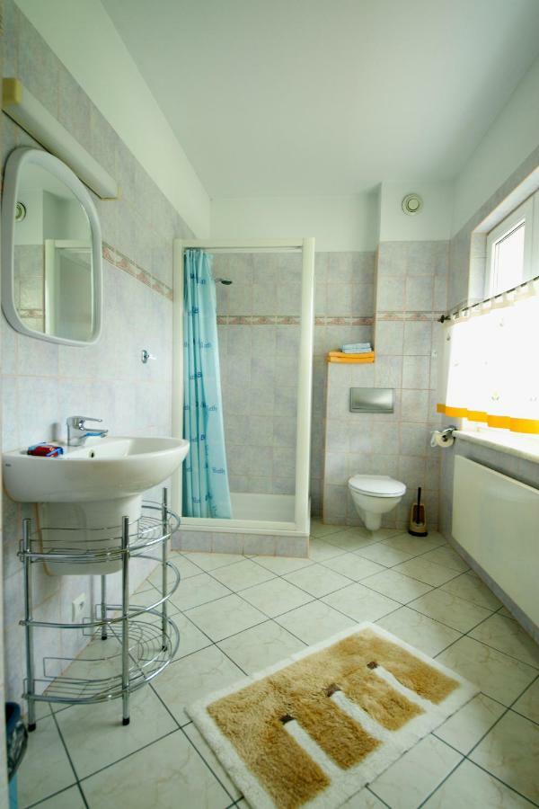 Restaurant & Hostel "Broadway" Kliniska Екстериор снимка